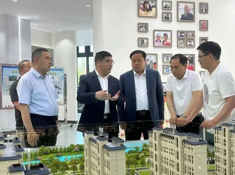 期间,马良佐调研了沿洮河经济带生态廊道可持续发展