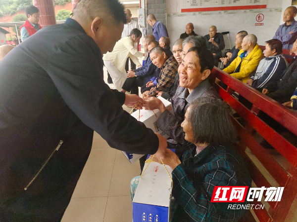 邵阳县黄亭市镇开展"悠悠粽叶香,浓浓端午"关爱老人慰问活动
