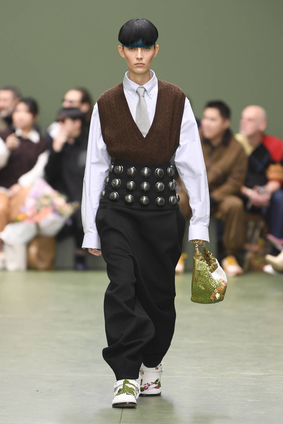 巴黎时装周——罗意威品牌时装秀_腾讯新闻