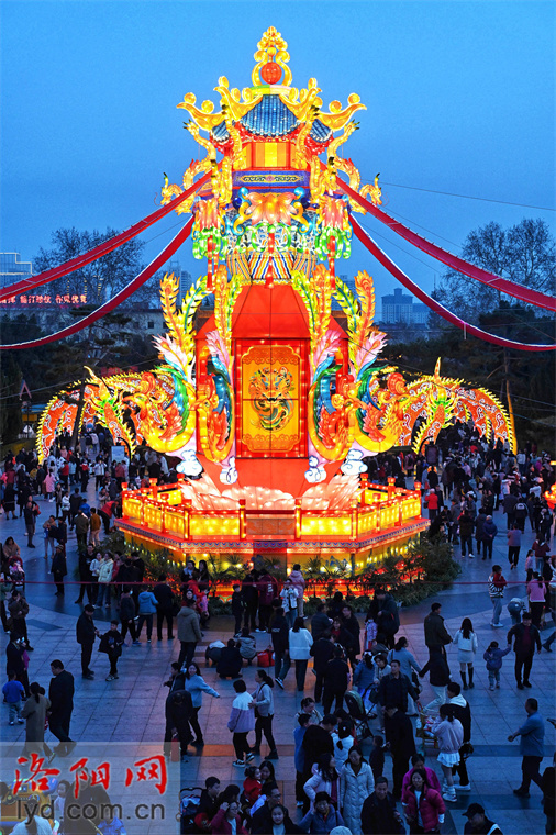 王城公园赏花灯 流光溢彩年味浓_腾讯新闻