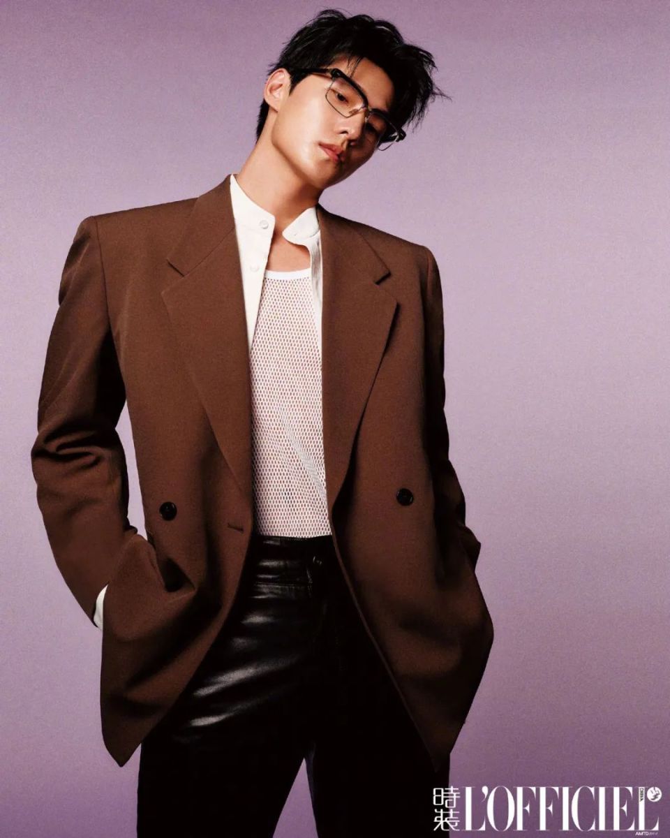 人气男星杨洋最新帅气封面写真!