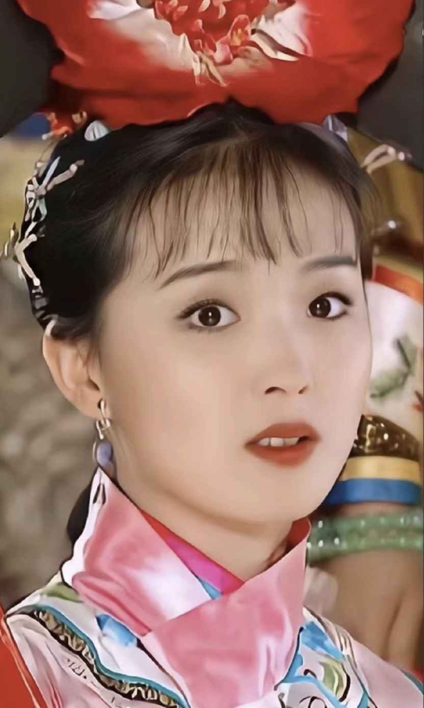 王艳晒童年照:从14岁就是美人胚子,我直呼琼瑶的眼神太毒