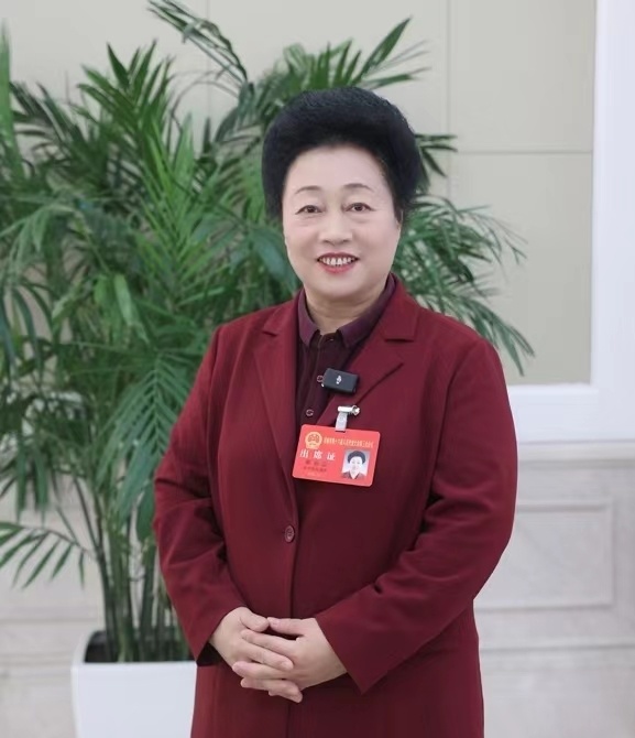 全国人大代表卓长立:建议为灵活就业家政人员增加工伤保险