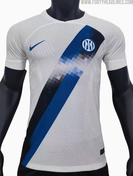 国米新赛季球衣谍照主场蓝黑黄logo客场白色蓝黑肩带式设计