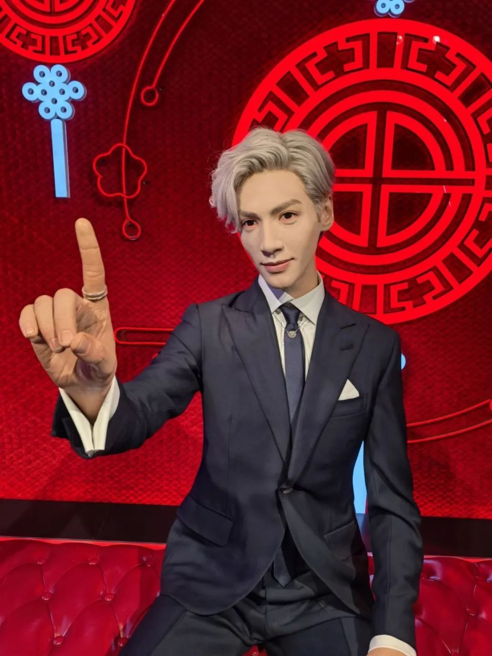 白敬亭的蜡像也在这里展出哦!