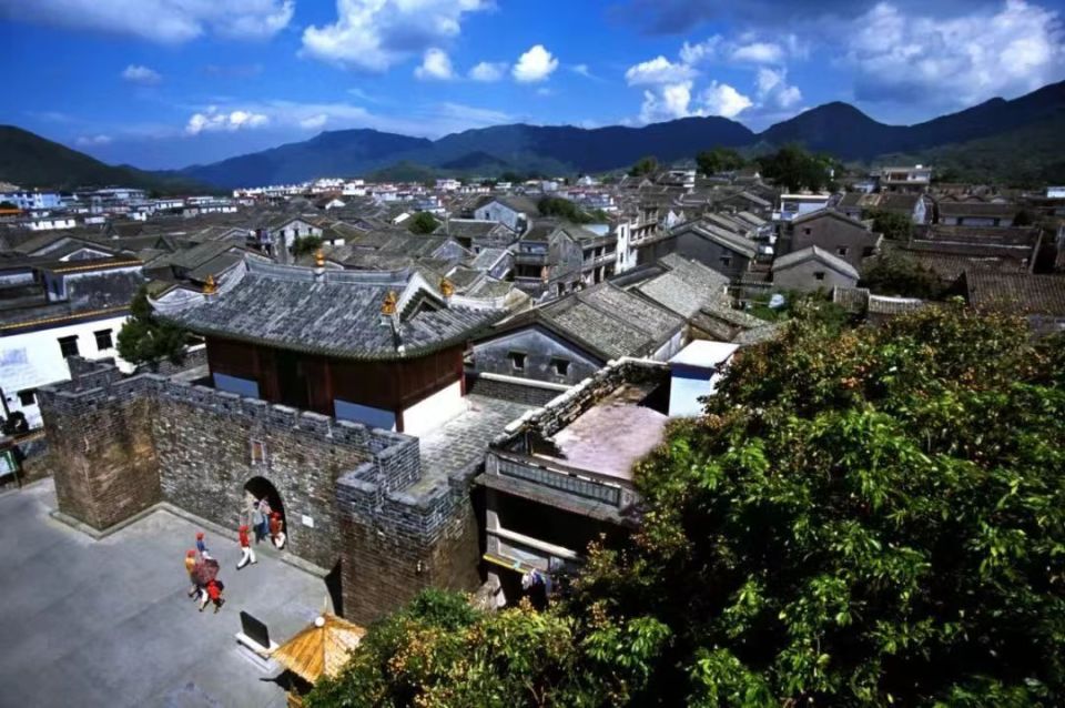 而向大鹏"为主题,将举办开幕式暨大鹏文旅交易大会,对大鹏旅游资源
