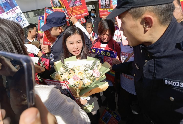 余华英拐卖儿童案二审择期宣判，杨妞花称其辩称“太年轻要生活”_腾讯新闻