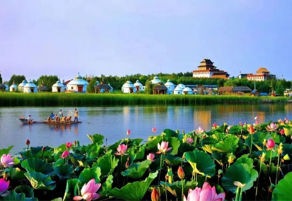 为追根溯源,回归历史,白城市在市区西北部专辟一地,命名为"查干浩特