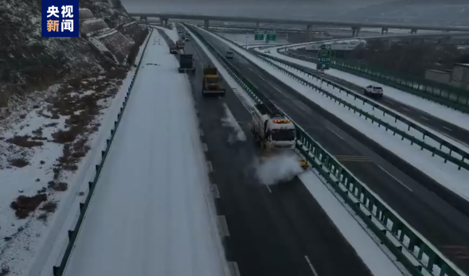 甘肃：多条高速公路因降雪临时管制_腾讯新闻