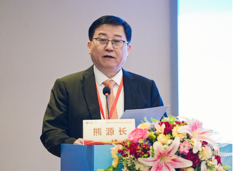 陕西省康复医学会副会长朱一平讲话西安市红会医院院长闫自强致欢迎词