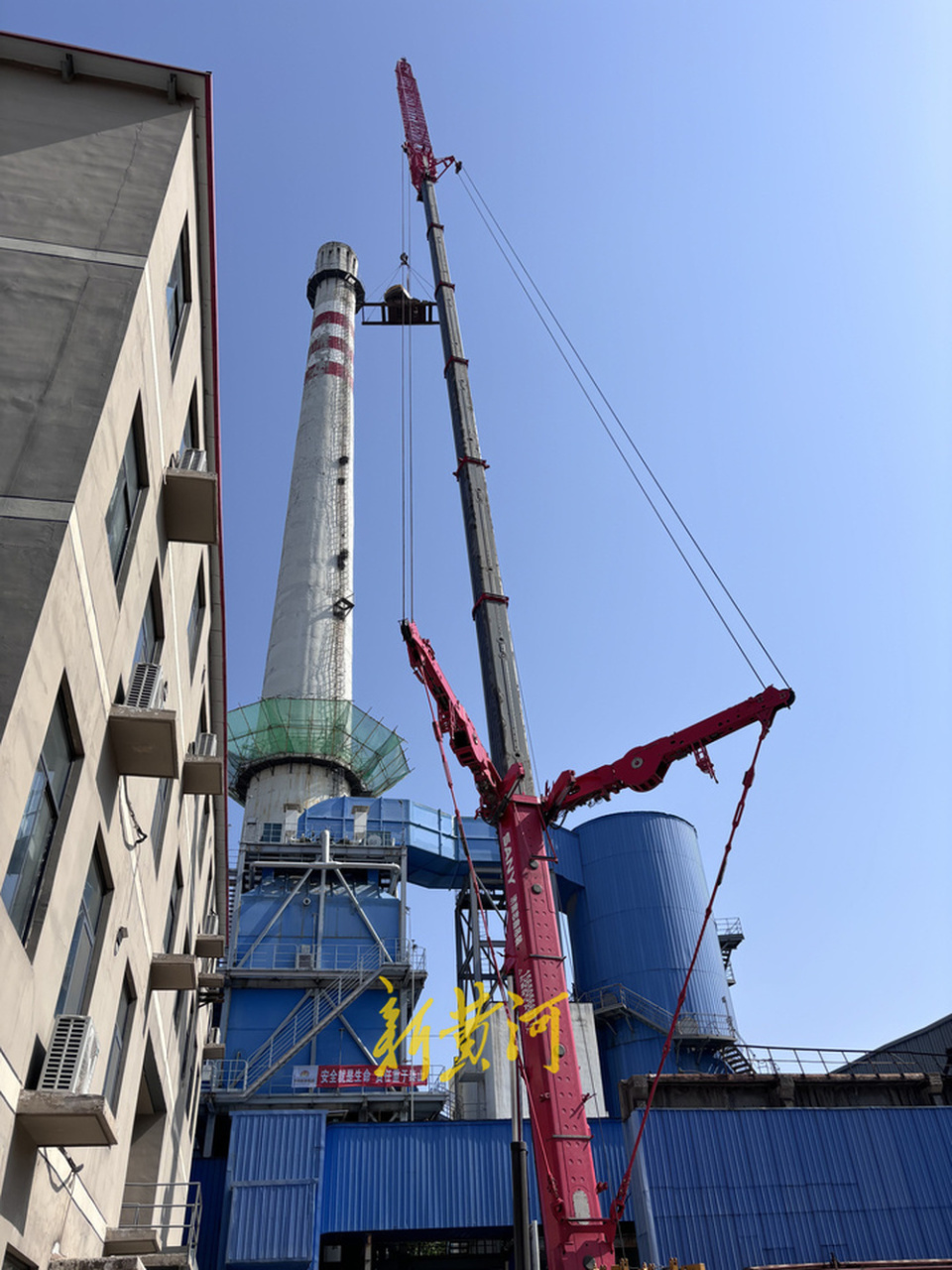 明湖热电厂正式关停,100米高烟囱实施机械拆除
