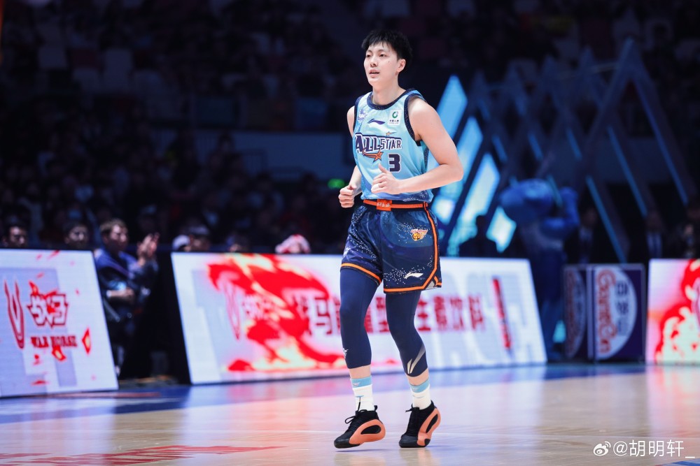 胡明轩感谢队友帮助让我获得mvp下次扣篮大赛还要找我哦