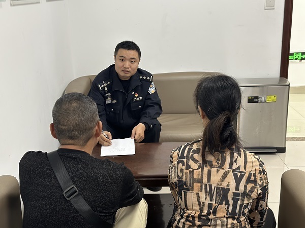 "倔老头"每晚坐在派出所内不肯回家 "三所联动" 对症下药巧妙化解家庭
