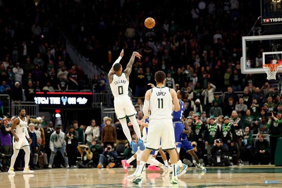 nba常规赛,雄鹿在主场以143-142加时击败国王,利拉德完成三分压哨绝杀