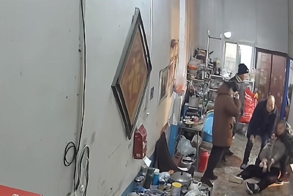 30岁男子如厕时猝死 妻子回忆事发前5天那些信号