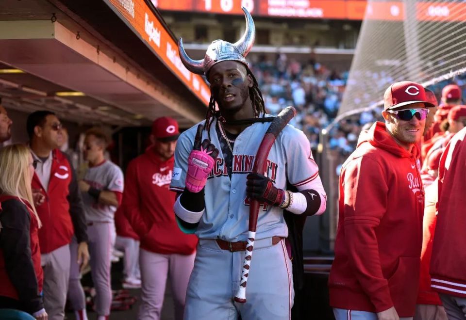 成为mlb历史上首位在一个赛季中打出40支本垒打和70次偷垒的球员夷觋