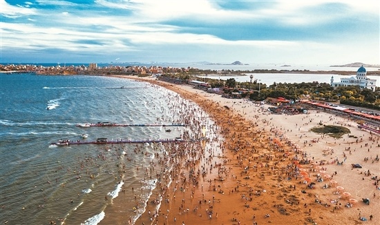 海滩打卡一组李现同款照""泉州有被《中国国家地理》评出的中国最美