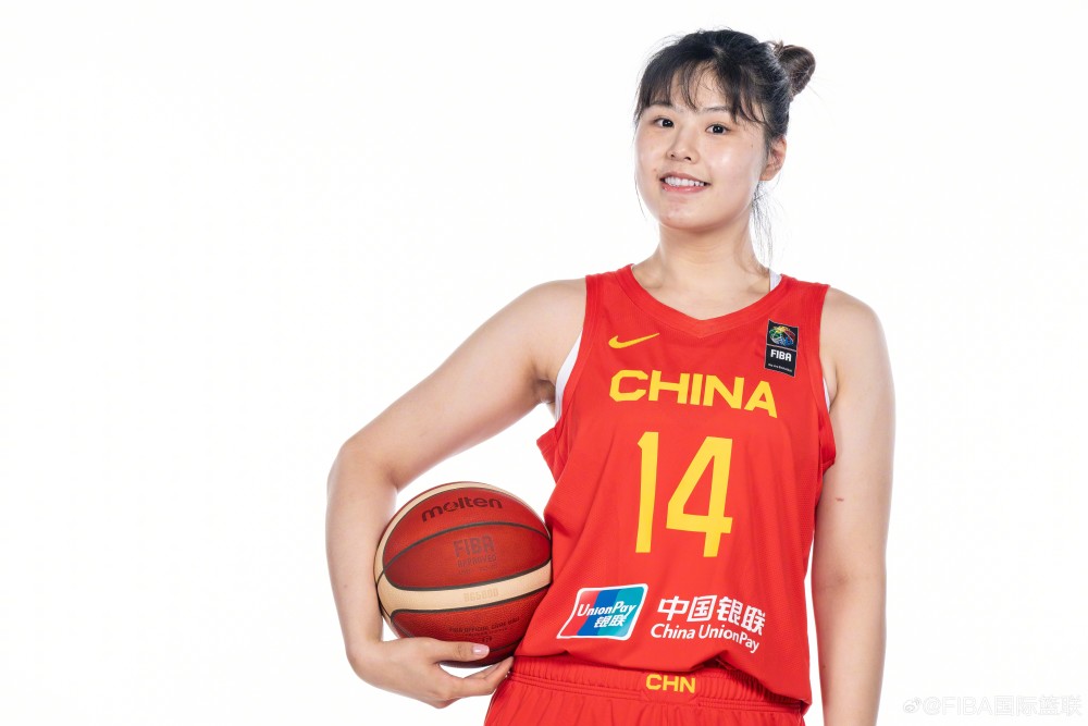 中国女篮全队定妆照出炉