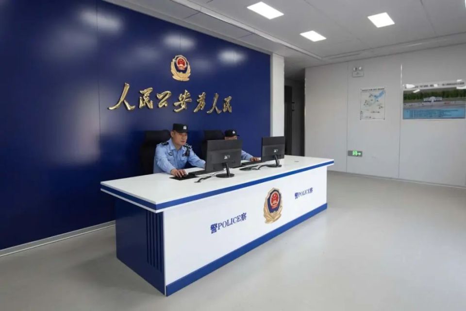 并增设一系列智能警务系统的哈南公安检查站重新改建并投入使用,标志