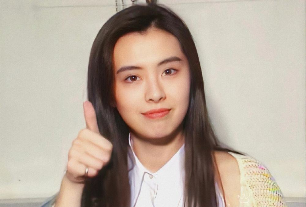 56岁王祖贤近况曝光,打扮少女脸部僵硬,五官变化大医美痕迹重_腾讯