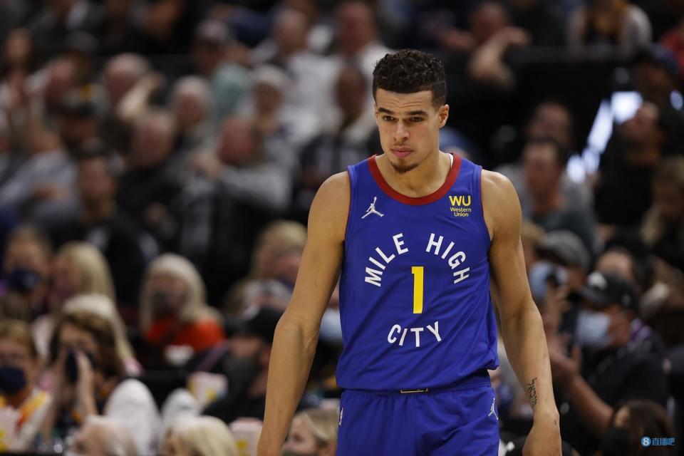 赛后,小迈克尔-波特接受了记者采访.