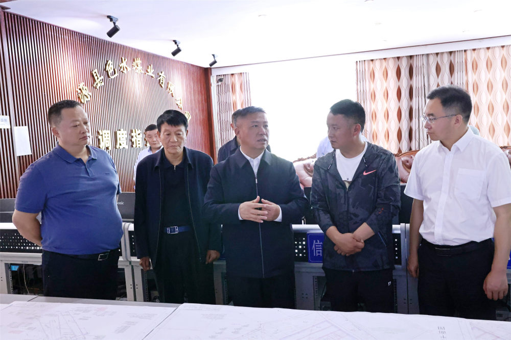李先祥深入富源县督导检查节日期间煤矿安全生产工作时强调:时时以