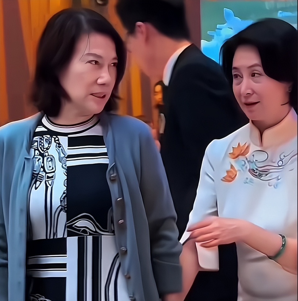 何超琼的网名叫"偏偏喜欢你",这是昔日爱人陈百强