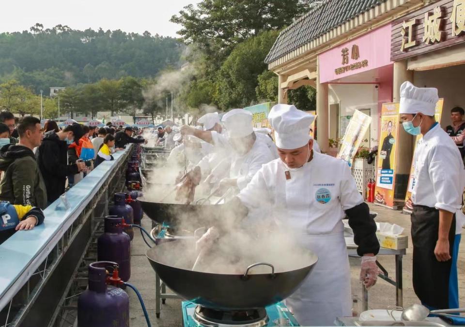 30餘名碌鵝名廚同臺爭奪碌鵝廚王惠州仲愷瀝林鎮碌鵝節開幕