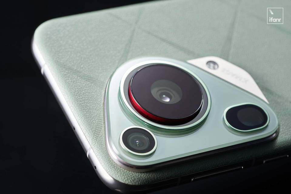 华为 pura70 ultra,为什么能卖 10000 元?