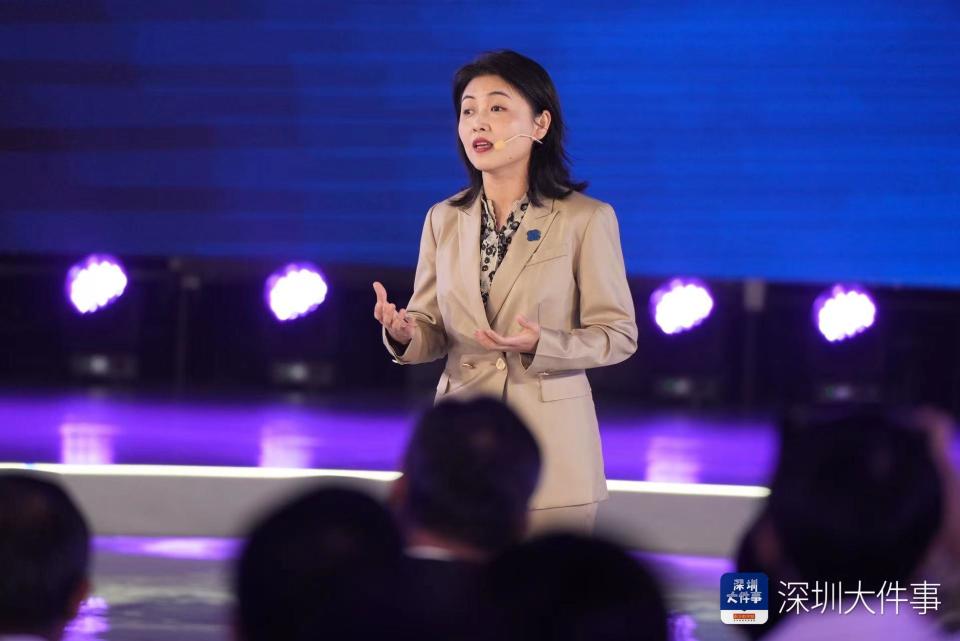 深圳全球创新人才论坛开幕颜宁化身主持人打起人才招聘广告