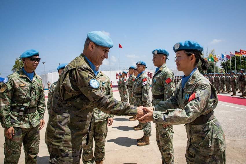 中国赴黎维和部队410名官兵获授联合国和平勋章