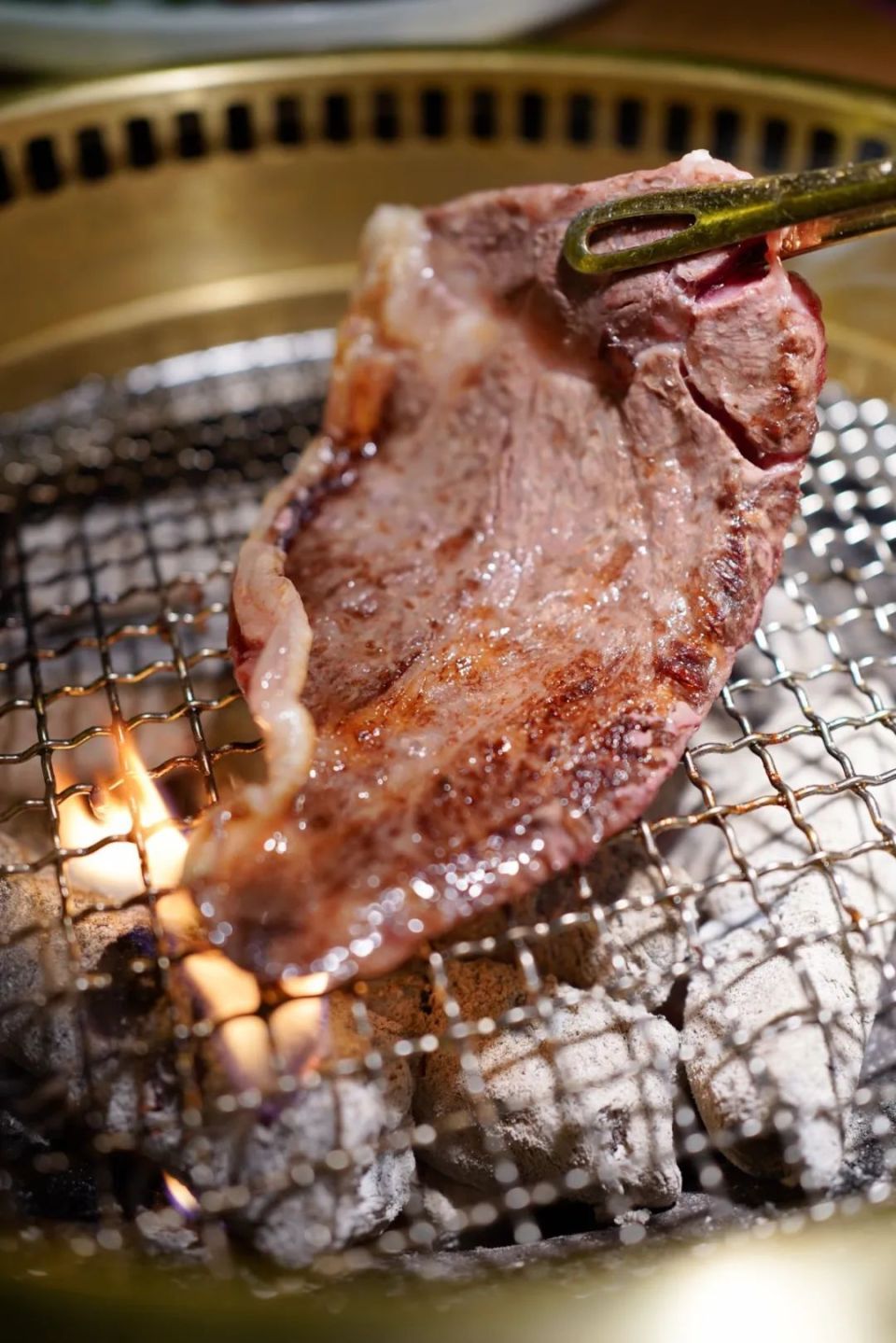 终于找到一个追剧美味!滨江大火的烤肉店,用牛排神仙部位低温熟成