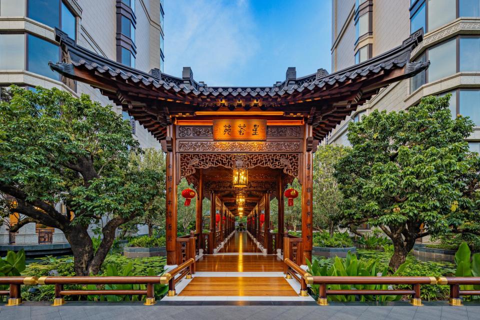 楼市新政发力，广州高端物业两套卖出4亿元_腾讯新闻