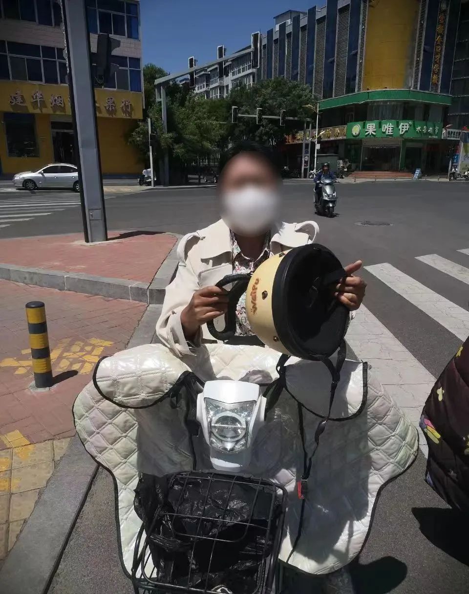 忻州:看看谁还在骑车不戴头盔,逆行?