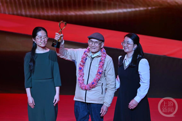 感动重庆十大人物探秘巫山龙骨坡91岁的他仍坚守在考古第一线