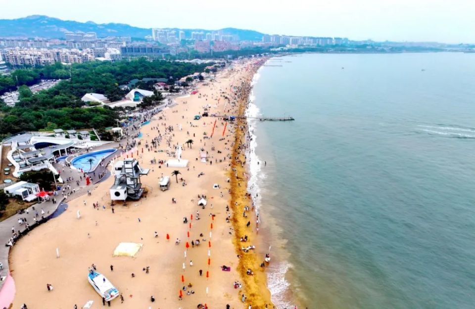 山海天阳光海岸景区位于日照市山海天旅游度假区碧海路以东,南起太公