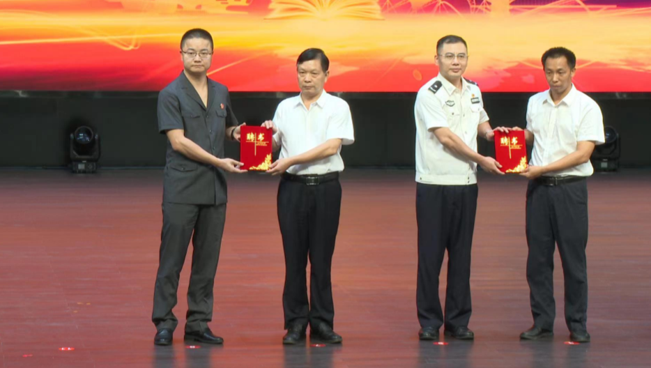 增城法治副校长 80!今天,24万名学子"同上一堂法治教育课"