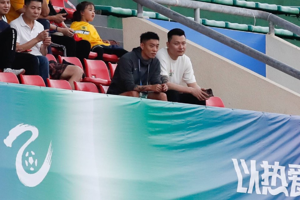 心系足球前国脚郜林现场观战广东广州豹主场中乙联赛