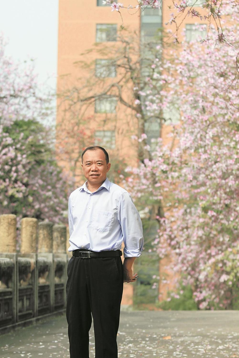 华南农业大学马克思主义学院院长张丰清必须时刻保持解决大党独有难题