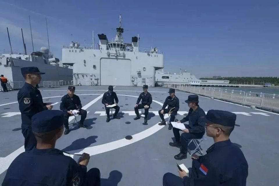 山东舰参加环台岛战备警巡和"联合利剑"实战演习,开展损害管制,联合