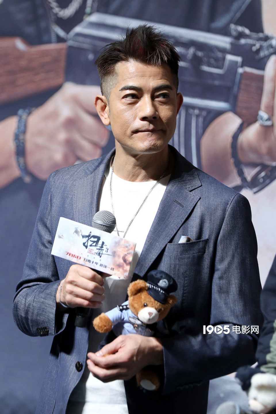 古天乐则调侃,"我不想被他老婆投诉."古天乐表示,他和刘青云都参