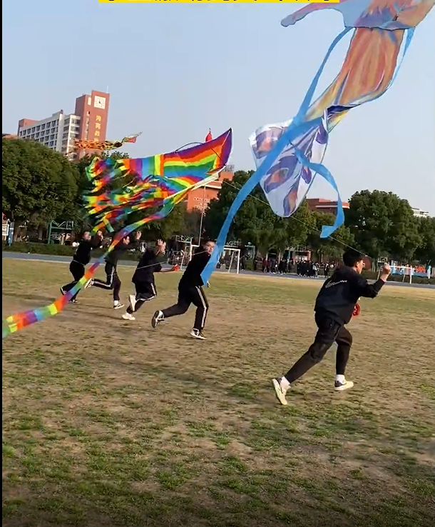浙江一语文老师带全班旷课放风筝,网友评论区炸了_腾讯新闻