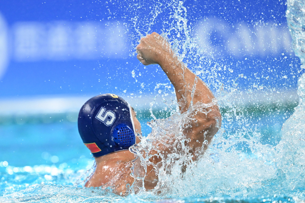 新华社记者 薛宇舸 摄10月6日,中国队守门员吴宏辉在比赛中扑出对方