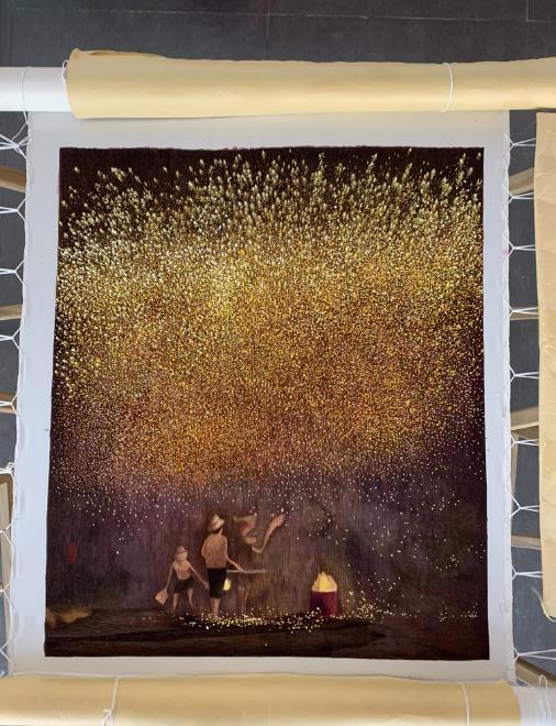 湘绣专业毕业生用567小时绣出璀璨打铁花:为呈现铁花层次感和色彩变化