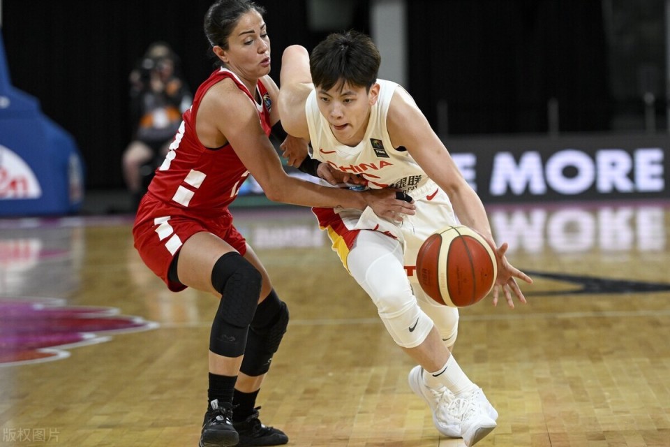 女篮当红国手杨舒予发广告遭质疑,回怼球迷:不爱看就滚_腾讯新闻