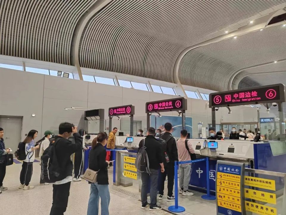 半价!|新闻早班车_腾讯新闻