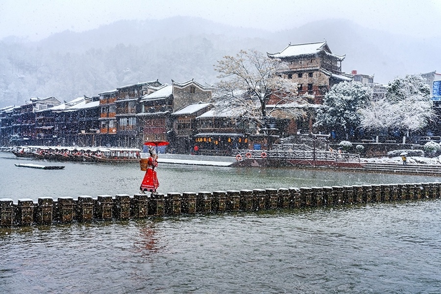 凤凰古城雪景如画