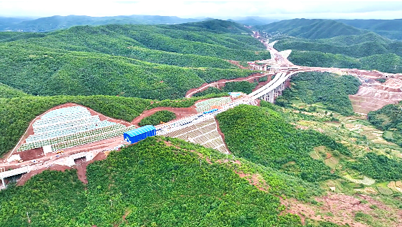 规划中的重要组成部分,起于姚安县城东侧东丰村,接新楚大高速公路姚安