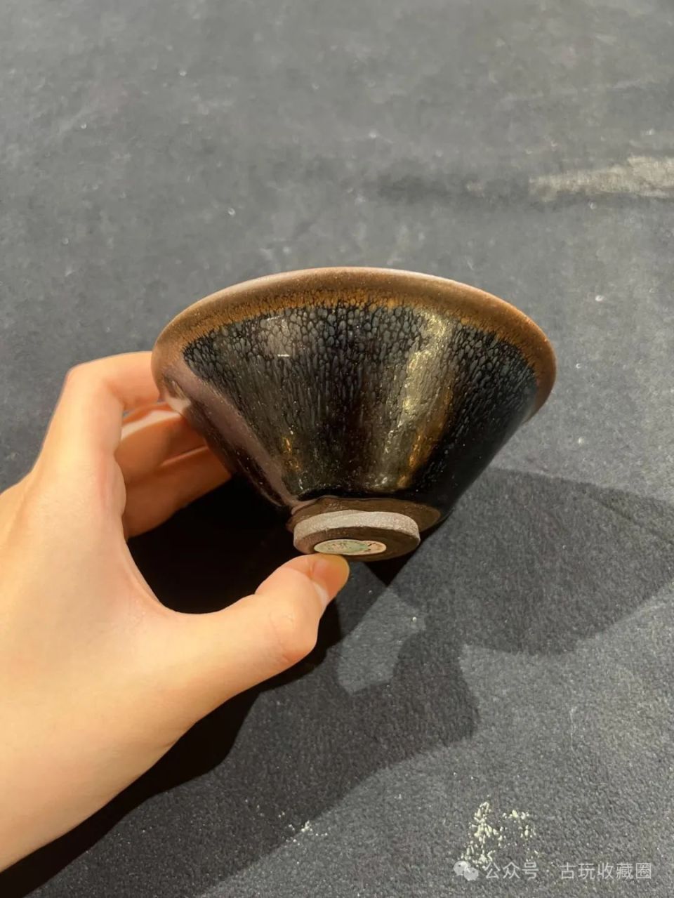 瓷器鉴赏:明 建窑黑釉银油滴斗笠盏