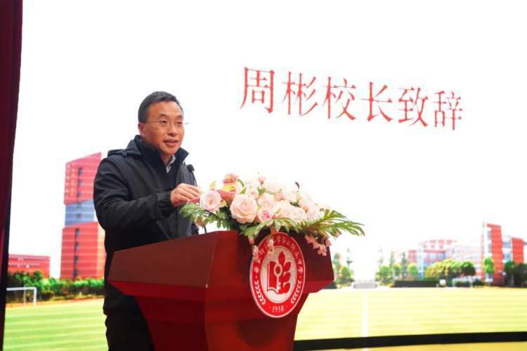 沪上中小学开学典礼,这些名校长的超燃讲话,哪句最打动你?_腾讯新闻